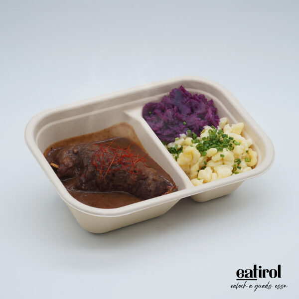Rinderroulade in Burgunder Sauce mit Spätzle und Blaukraut