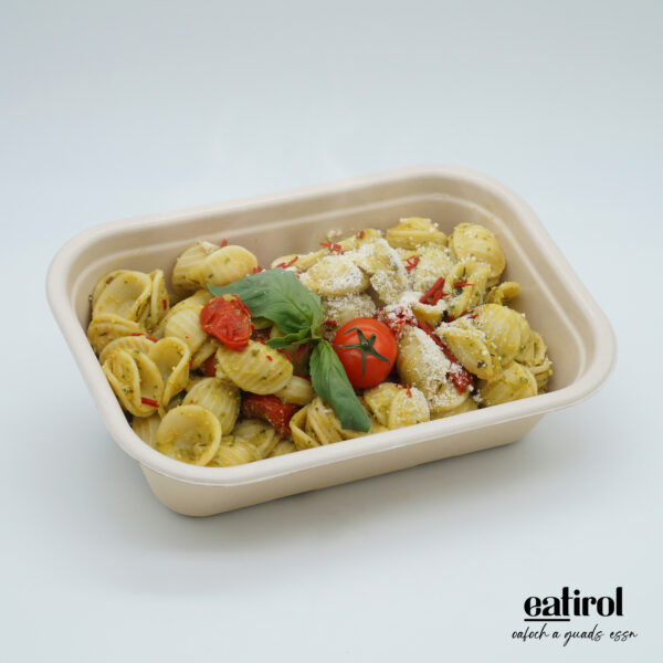 Orecchiette mit Basilikum Pesto und getrockneten Tomaten