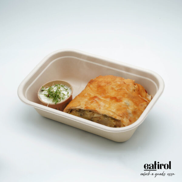 Gemüse Kartoffel Strudel mit Sauerrahm Dip