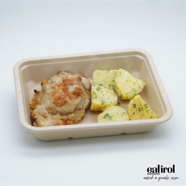 Tiroler Schnitzel mit Speck und Graukäse dazu Petersilien Kartoffel